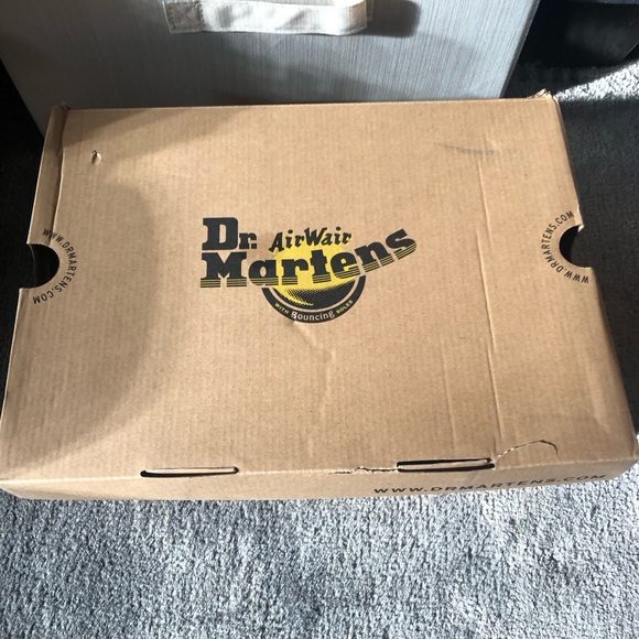 DR. MARTENS/DOC MARTENS Flora Chelsea Boot (Black Polished Smooth Leather) - Picture 3 of 8